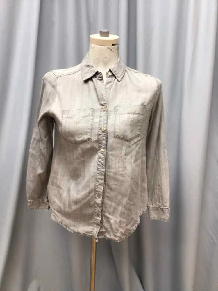 CHICOS SIZE 0/2 PET Ladies BLOUSE