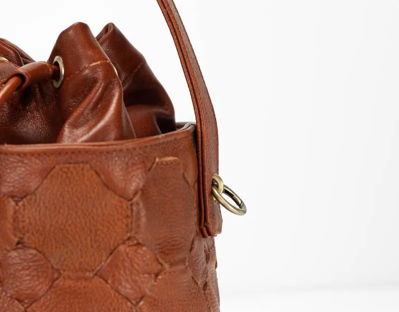 Helon mini bucket bag - Handwoven brown leather