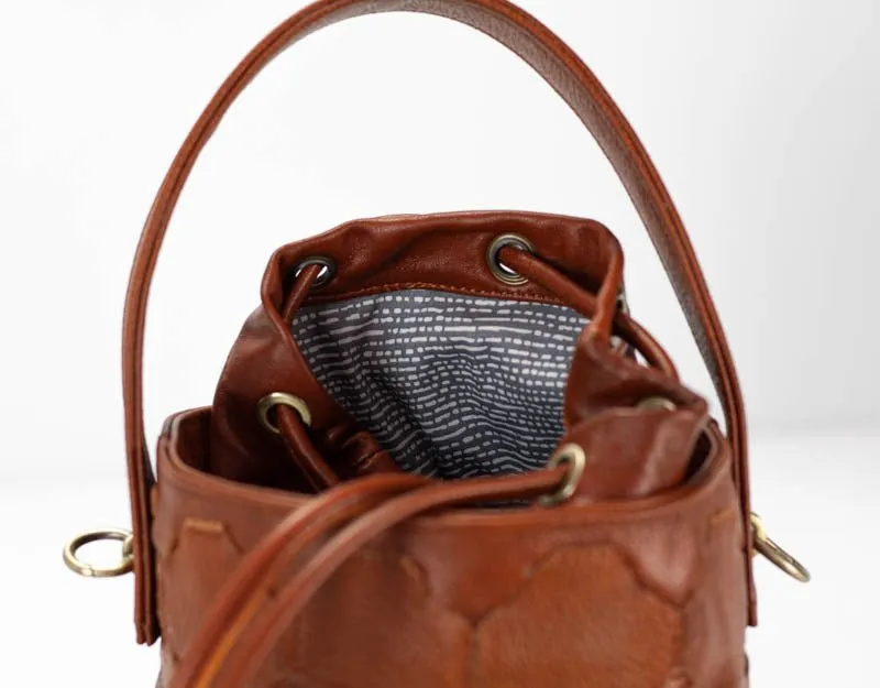 Helon mini bucket bag - Handwoven brown leather