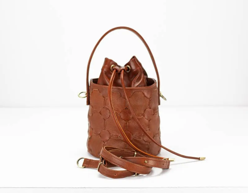 Helon mini bucket bag - Handwoven brown leather