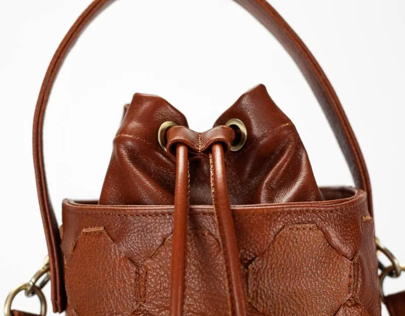 Helon mini bucket bag - Handwoven brown leather