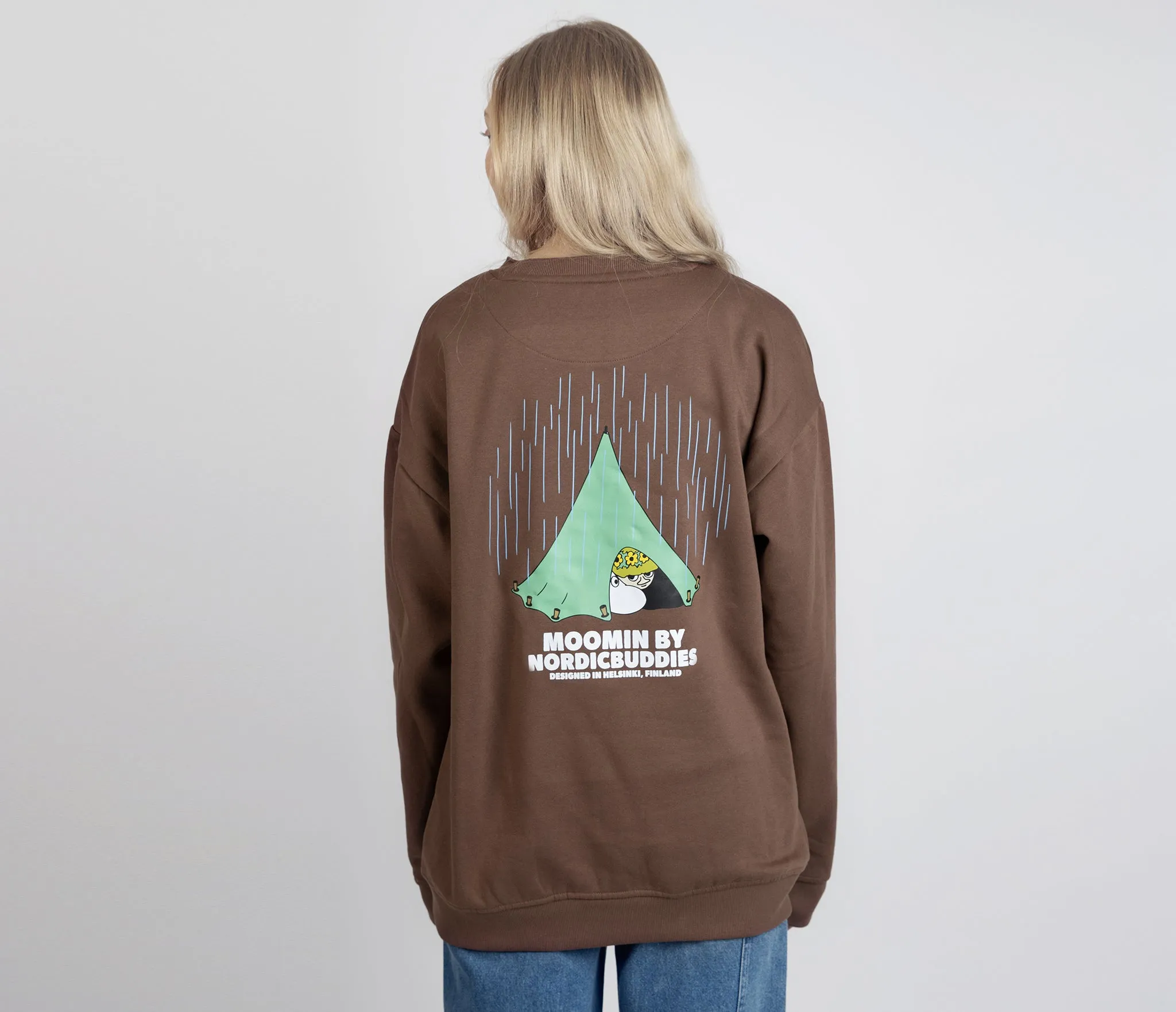 Moomintroll Camping Crewneck College Unisex - Brown