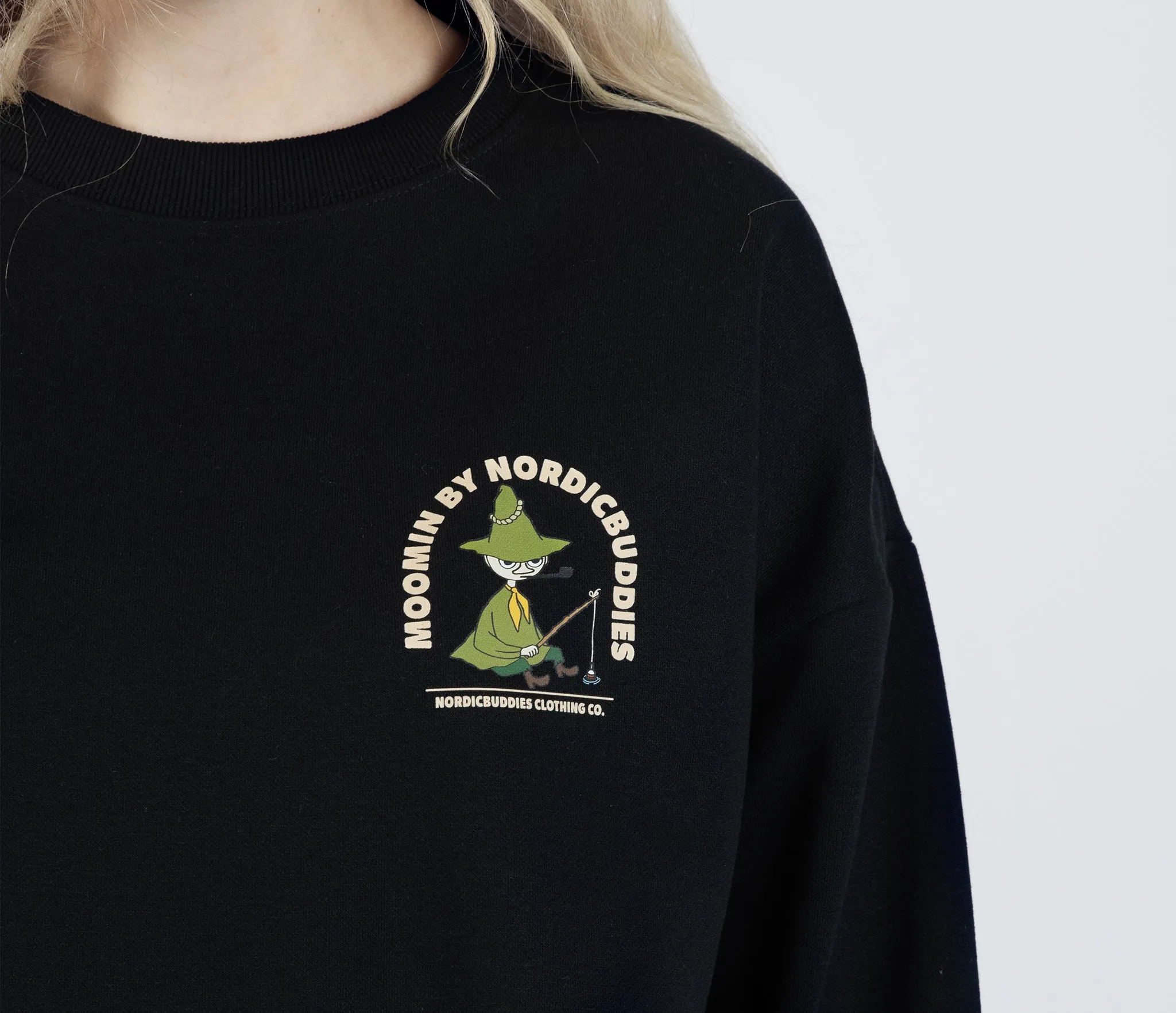 Snufkin Fishing Crewneck College Unisex - Black